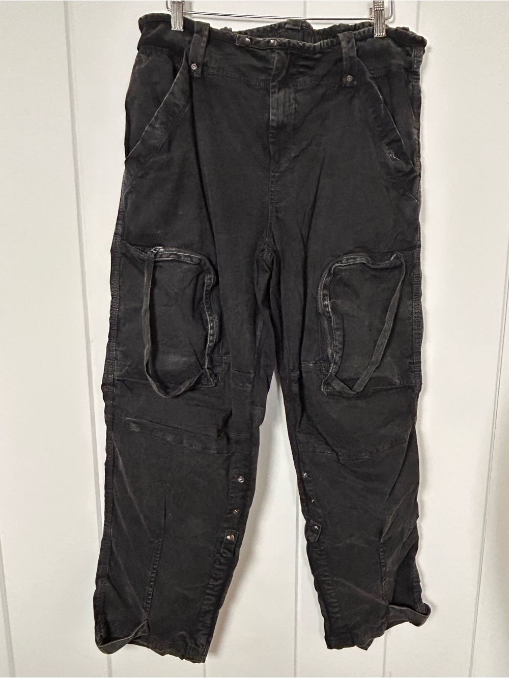 Free People We The Free Cargo Pants Black Utility can’t compete NWT Size L - Picture 2 of 12